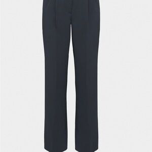 Aritzia Effortless pants curve fit 
Navy blue
New without tags
Never worn